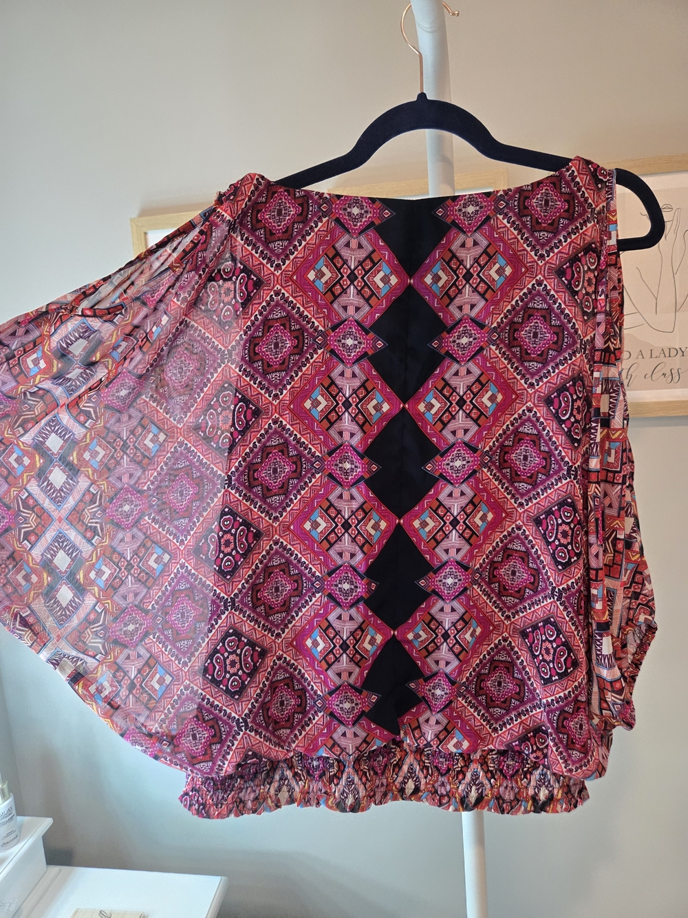 Coco Bianco Cold Shoukder Fuchsia Geometric Sleeveless V-Neck Blouse